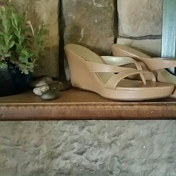 Fioni platform sandals - Picture 2 of 3